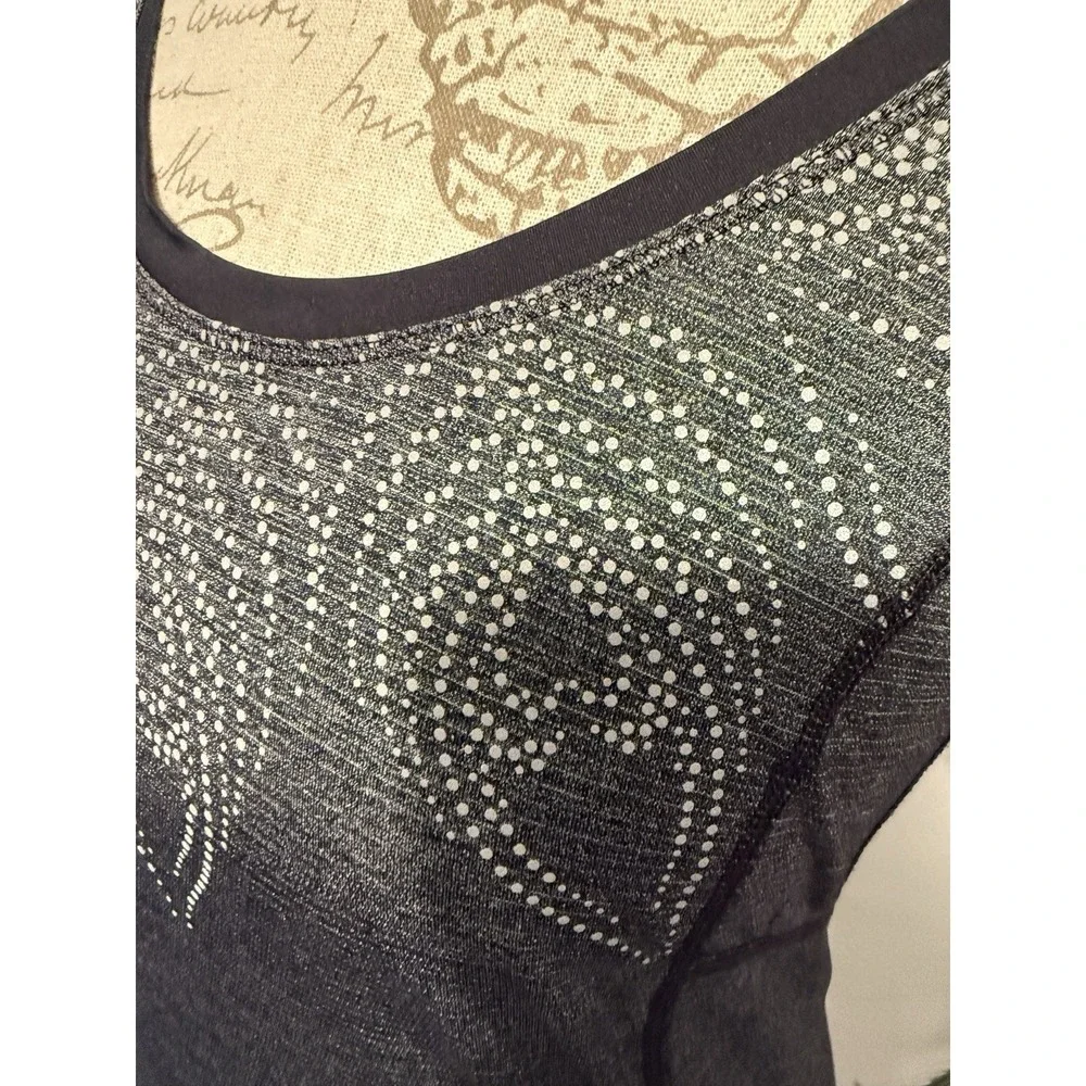 Lululemon short-sleeved running Reversible‎ shirt Grey/Neckline unique pattern 8